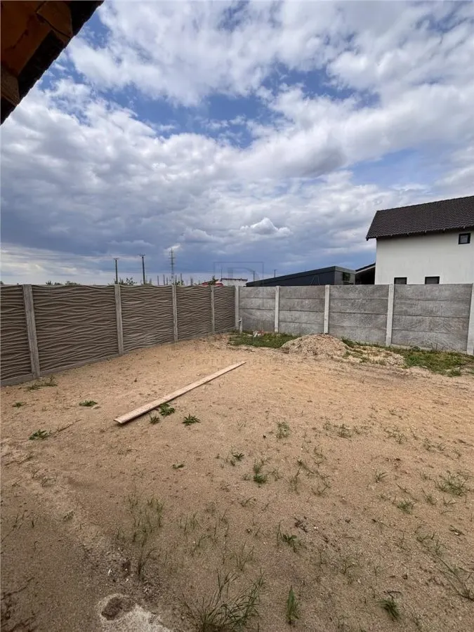 Duplex pe parter, toate utilitatile, 3 camere, - foto 2