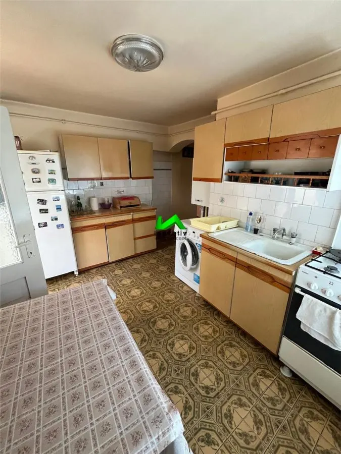 Casa de vanzare 3 camere pivnita Sibiu Lupeni - foto 2