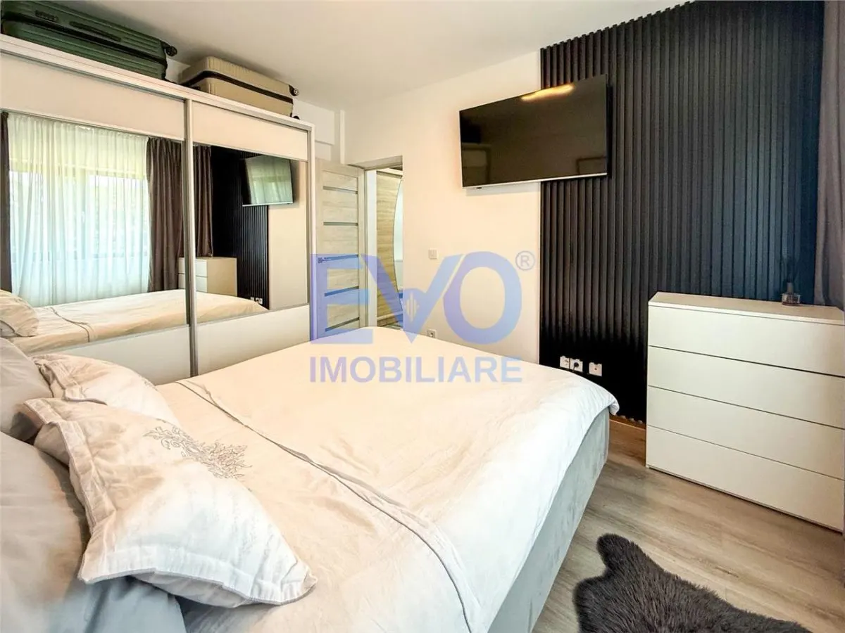 Apartament cu 2 camere, etajul 1, decomandat, geam la baie, zona Rediu - foto 12