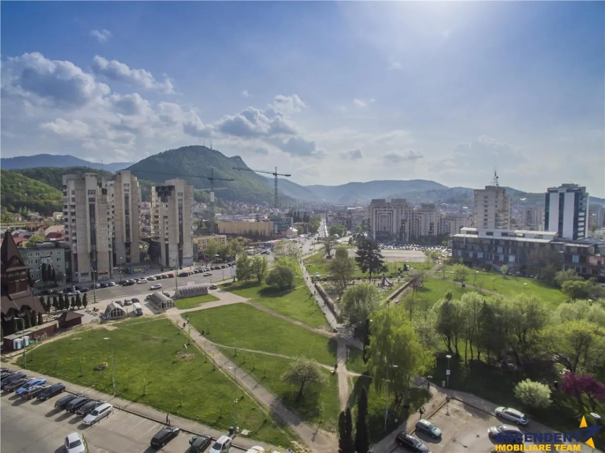 Apartament cu 3 camere, etaj2,  2balcoane, Centru Civic Brasov - foto 1