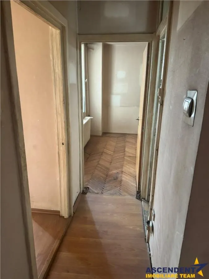 Apartament cu 3 camere, etaj2,  2balcoane, Centru Civic Brasov - foto 3