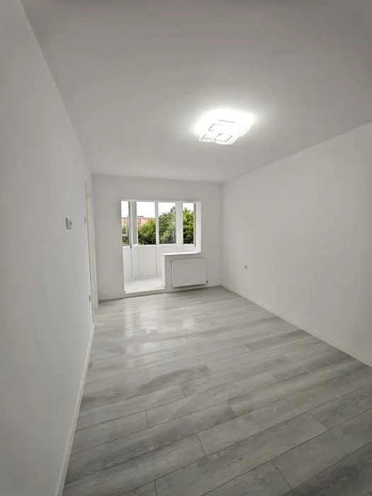 Garsoniera, 27 mp, renovata recent, totul nou, Tractorul, Brasov - foto 1