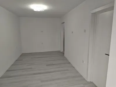 Garsoniera, 27 mp, renovata recent, totul nou, Tractorul, Brasov - foto 3