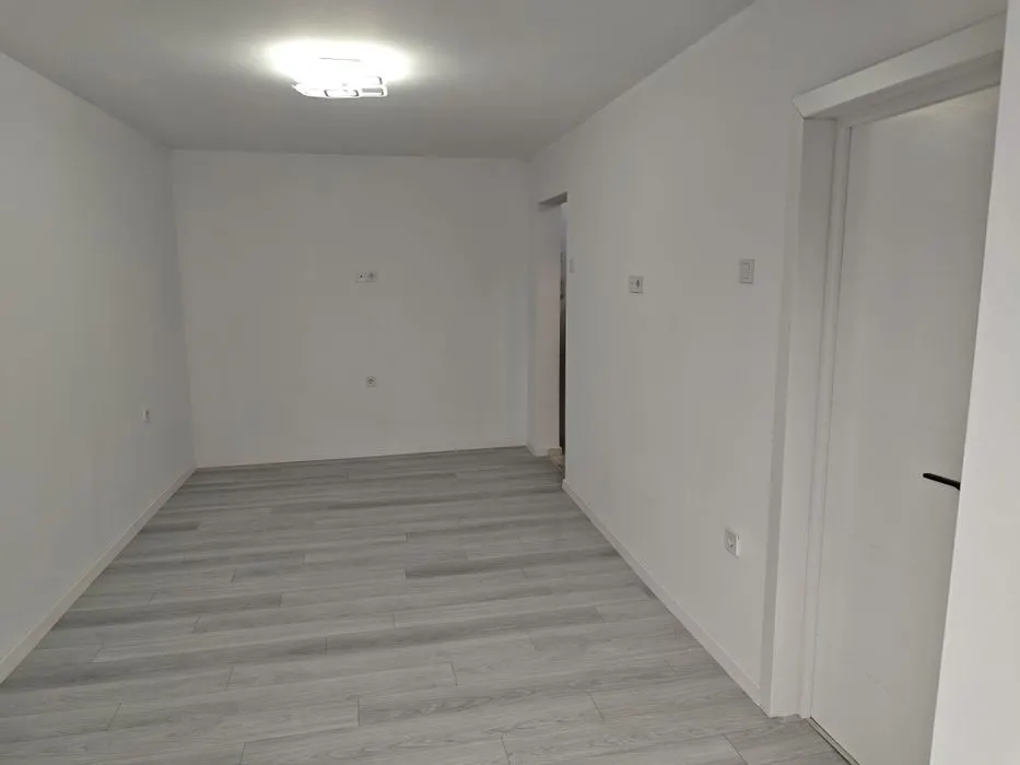 Garsoniera, 27 mp, renovata recent, totul nou, Tractorul, Brasov - foto 3