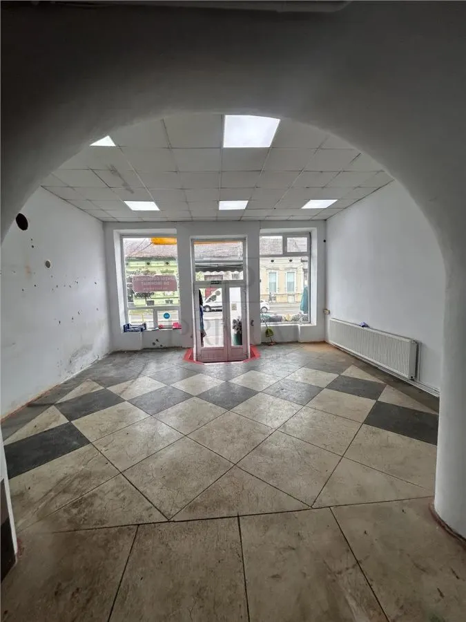 Spatiu comercial - zona excelenta - centrala proprie - 48 mp - trafic pietonal - foto 1