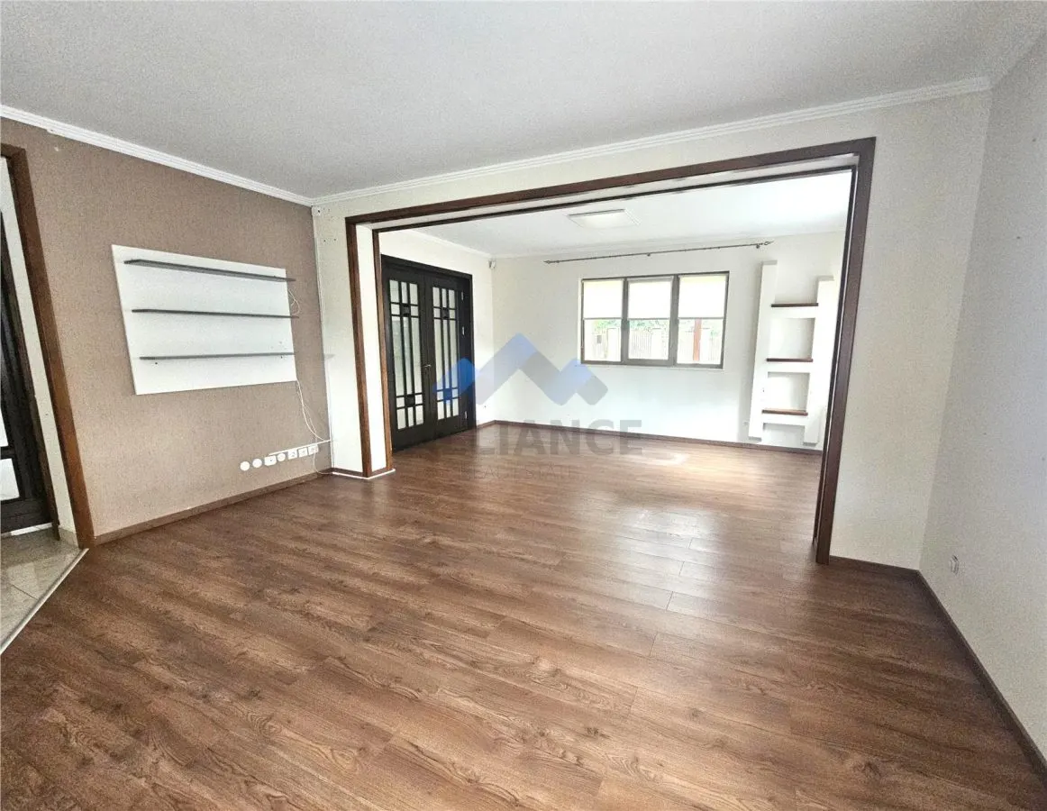 Vila nemobilata, spatioasa, Popas Pacurari - foto 4