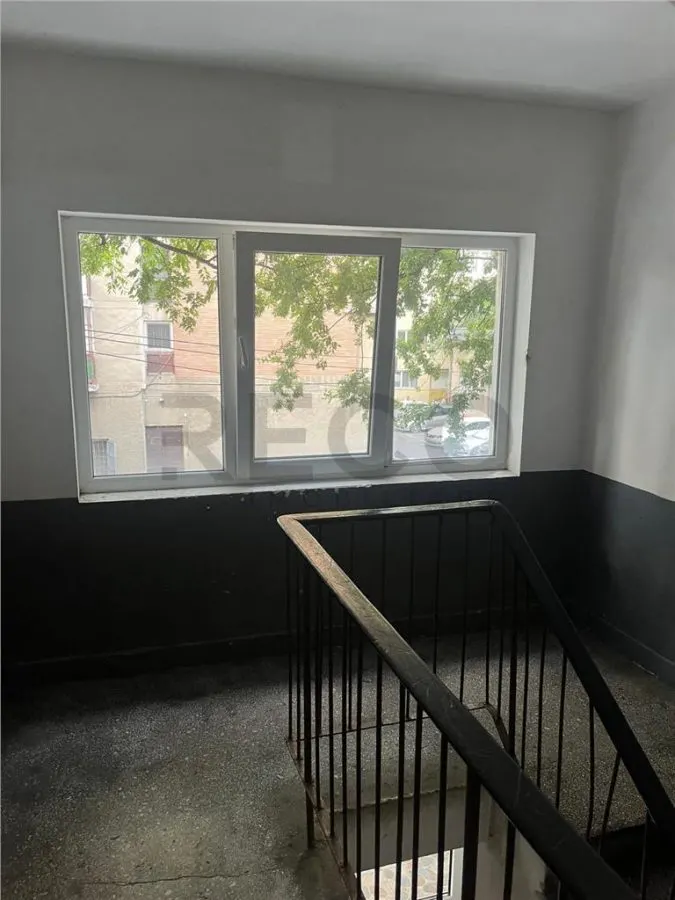 RECO Garsoniera 20 mp renovata etaj 1- Oradea - foto 5