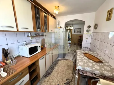 Apartament decomandat cu 3 camere 2 balcoane si pivnita in Valea Aurie - foto 7