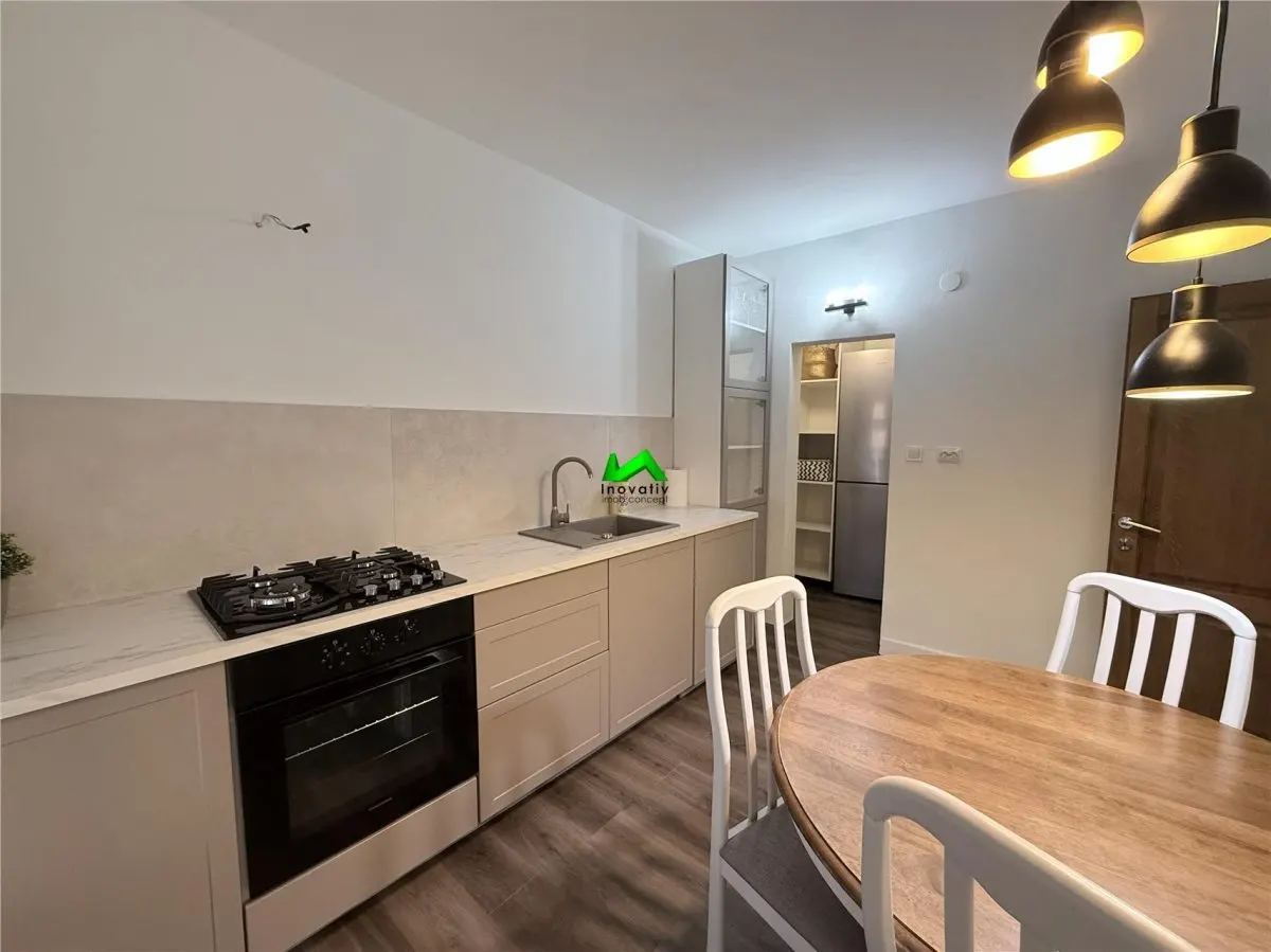 Casa individuala de inchiriat 3 camere Sibiu Central Rennes - foto 1