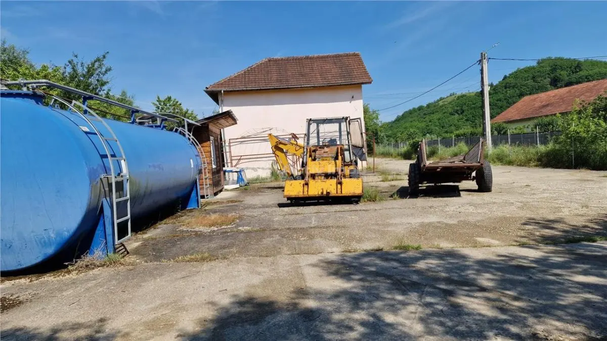 Farliug Service Auto 65.000 euro, Corp camere 45.000 euro - foto 20