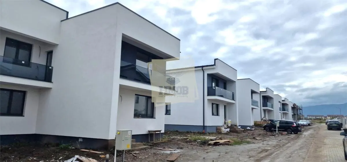 Casa la alb 2 bai 2 balcoane si curte 170 mp in Sibiu - foto 2