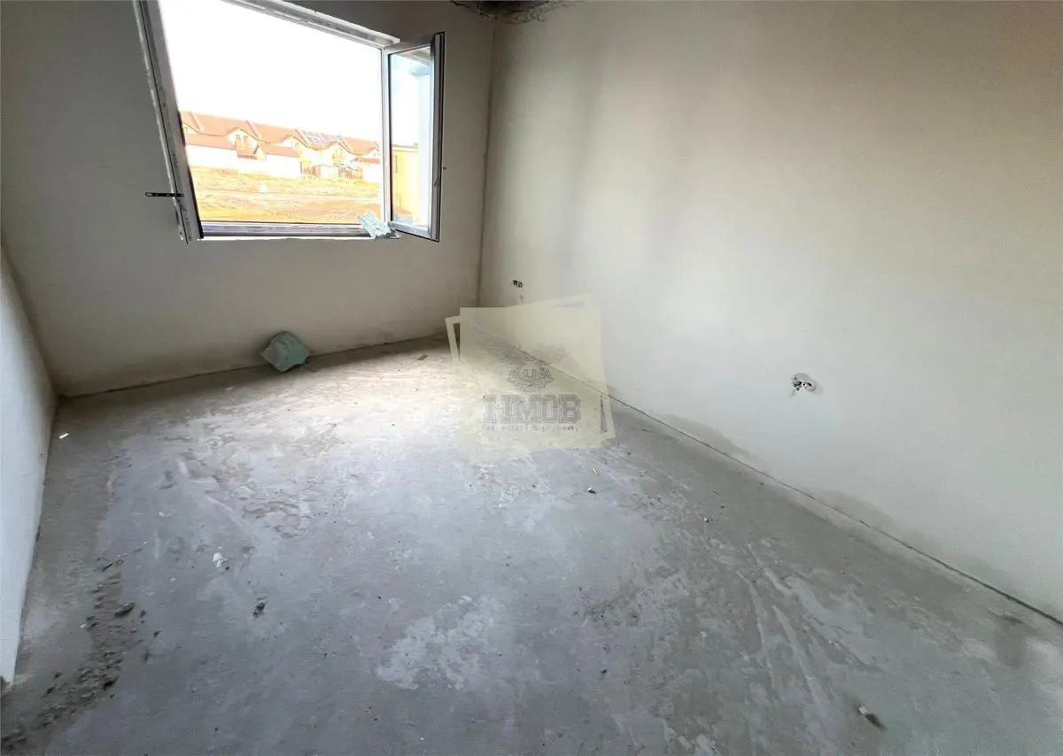 Casa la alb 2 bai 2 balcoane si curte 170 mp in Sibiu - foto 11