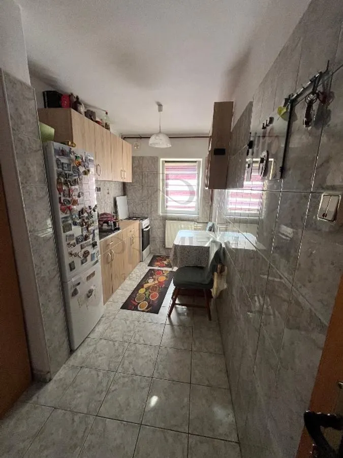 SAGULUI - APARTAMENT 1 CAMERA - mobilat, utilat, etaj intermediar - foto 3