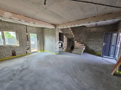Case insiruite , 4 camere , P+1E - central in Valea Lupului - foto 6