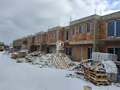 Case insiruite , 4 camere , P+1E - central in Valea Lupului - foto 9