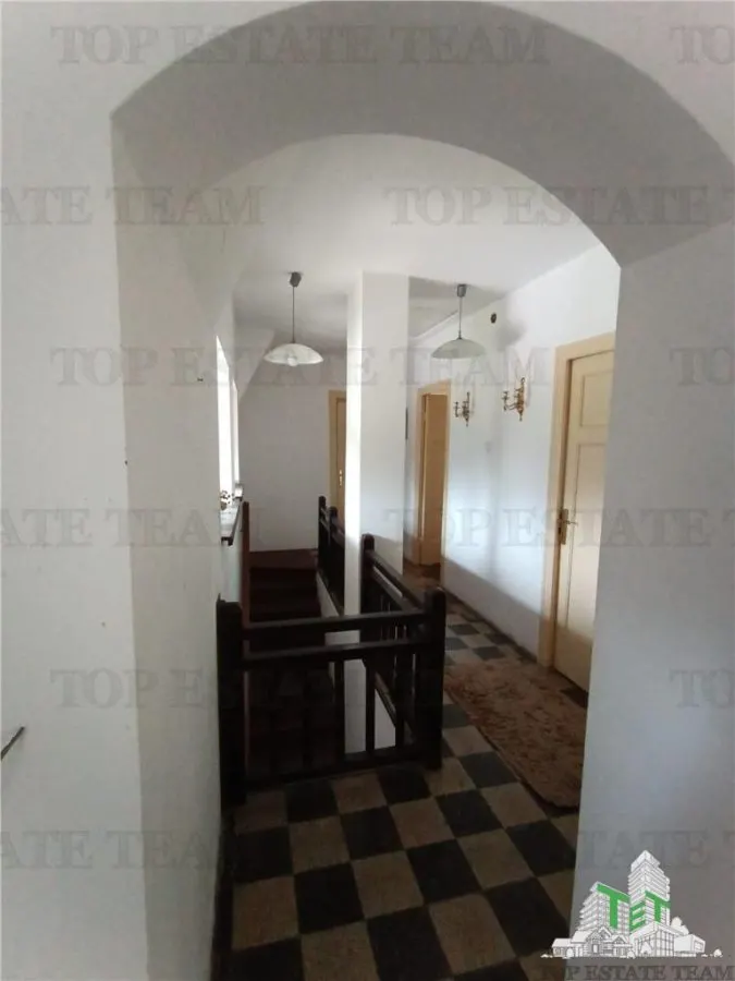 Super afacere pentru investitori compusa din teren intravilan cat vezi cu ochii plus cladiri si anexe cu istoric din perioada interbelica. - foto 15