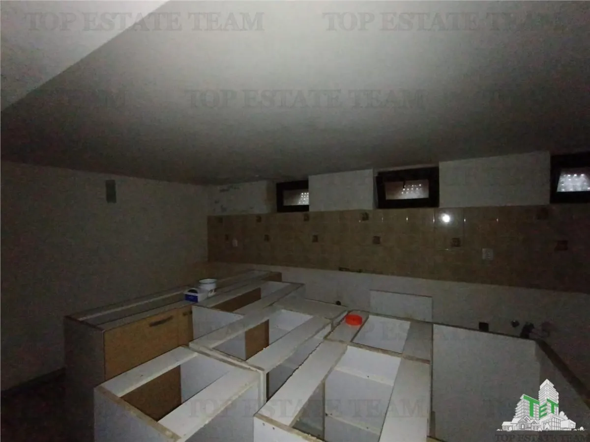 Super afacere pentru investitori compusa din teren intravilan cat vezi cu ochii plus cladiri si anexe cu istoric din perioada interbelica. - foto 20