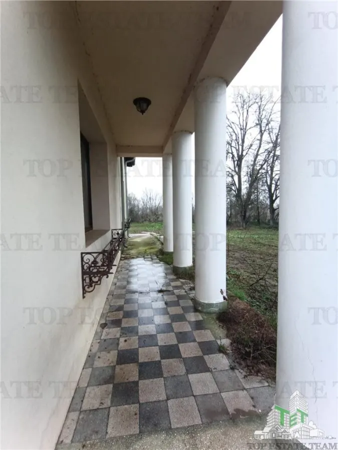 Super afacere pentru investitori compusa din teren intravilan cat vezi cu ochii plus cladiri si anexe cu istoric din perioada interbelica. - foto 4