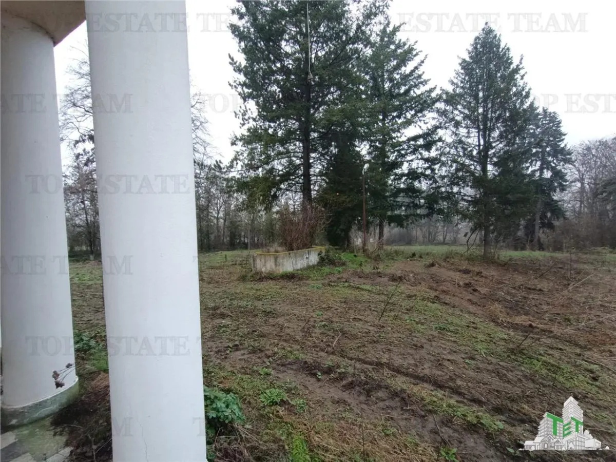 Super afacere pentru investitori compusa din teren intravilan cat vezi cu ochii plus cladiri si anexe cu istoric din perioada interbelica. - foto 5