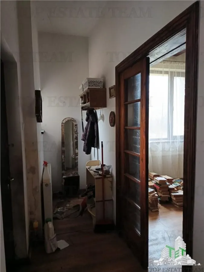 Super afacere pentru investitori compusa din teren intravilan cat vezi cu ochii plus cladiri si anexe cu istoric din perioada interbelica. - foto 8
