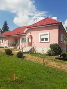 Casa de vanzare, Voiniceni, 10 arii, pivnita, 2 bucatarii, spre Unirii, Mures - Targu Mures