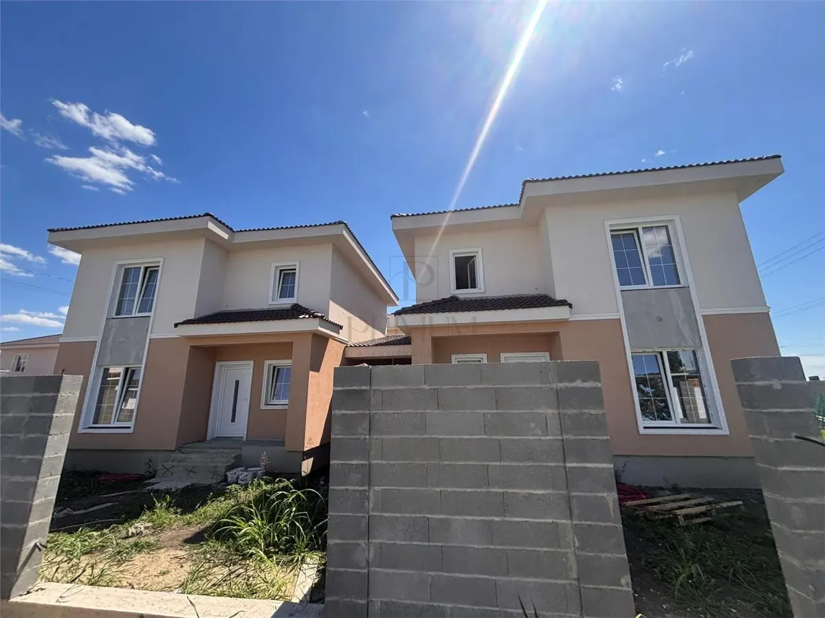 DUPLEX DESPARTIT PRIN GARAJ, MOSNITA NOUA, BUCATARIE INCHISA - foto 1