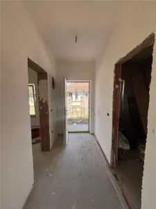 DUPLEX DESPARTIT PRIN GARAJ, MOSNITA NOUA, BUCATARIE INCHISA - foto 6