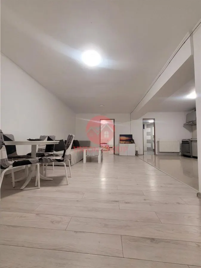 Casa Renovata si Mobilata Complet - Pozitionare Excelenta - Aproape de Delfinariu si Bd Mamaia - foto 2