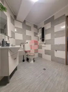 Casa Renovata si Mobilata Complet - Pozitionare Excelenta - Aproape de Delfinariu si Bd Mamaia - foto 14