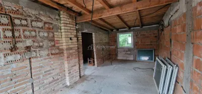Resita Casa 5 Cam D-P-Etj.1+Ms si Curte - foto 32