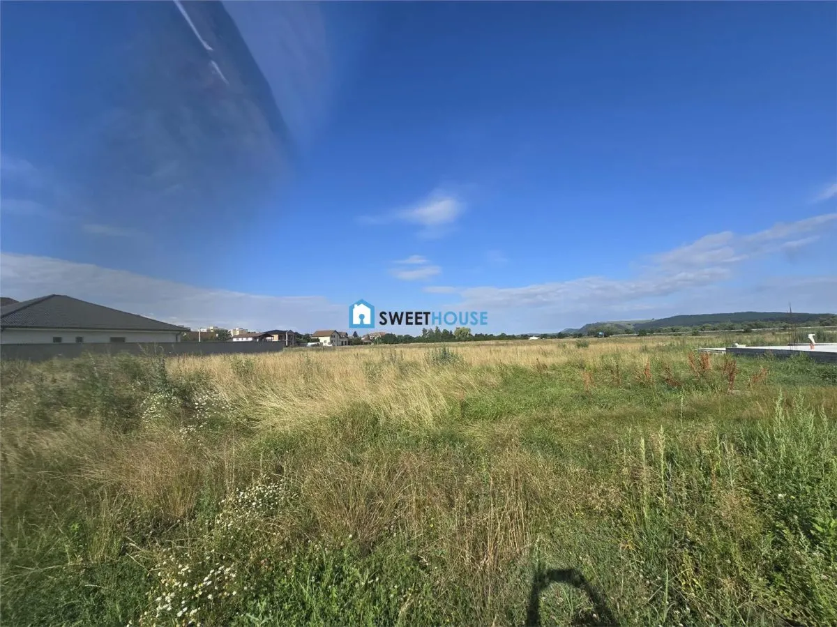 Teren cu autorizatie de construire si fundatie existenta - foto 1