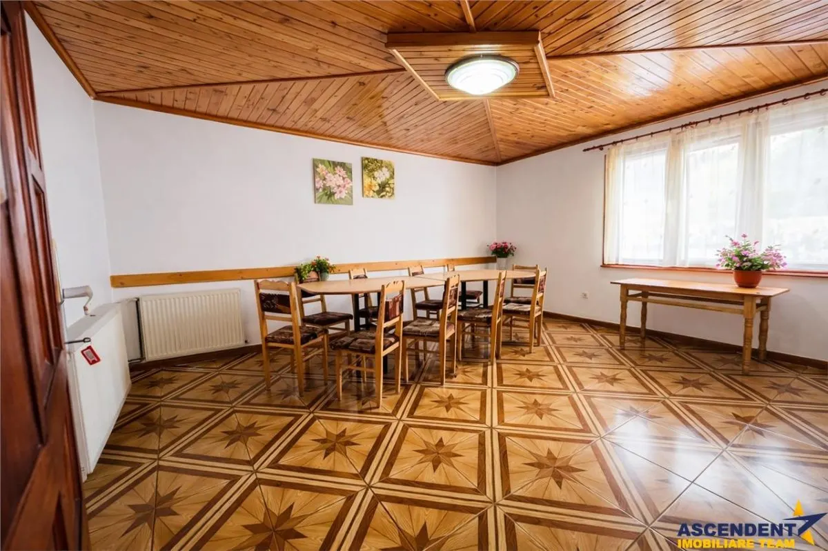 Pensiune/ Rezidential in decor de poveste,  Moieciu, Bran - foto 4