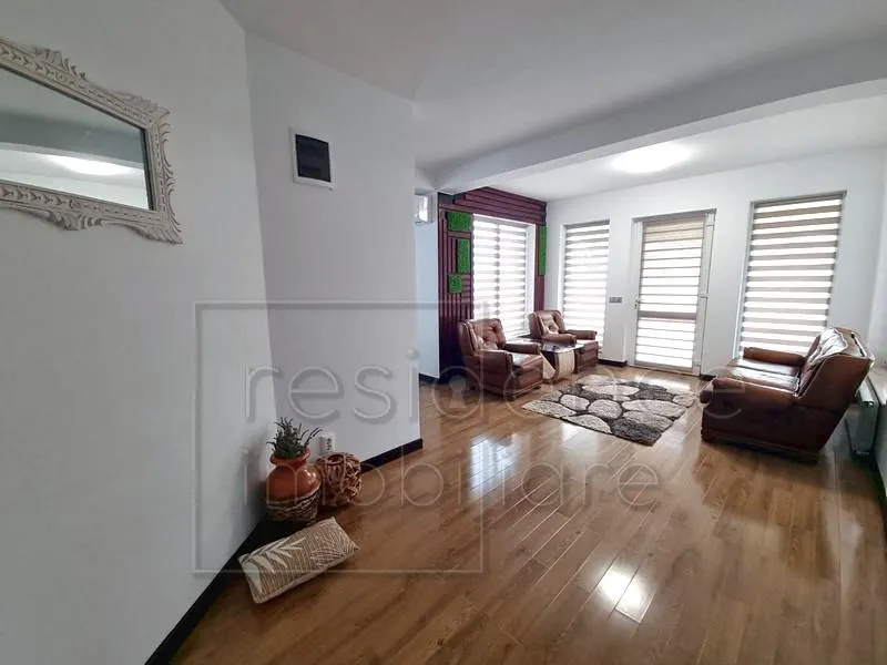 Pet friendly! Casa spatioasa cu 5 camere, Europa+2 Garaje - foto 16
