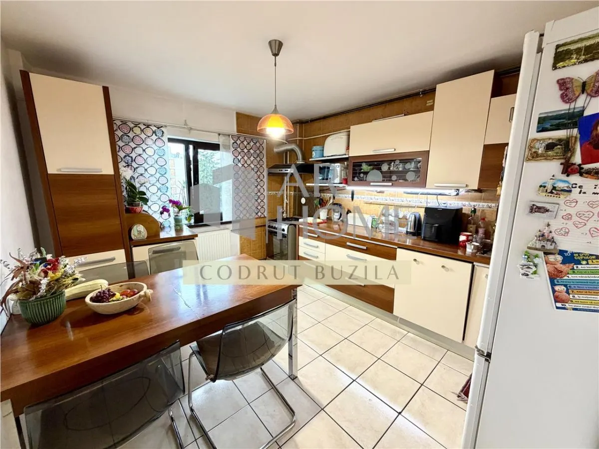 Apartament 3 camere, decomandat, ultracentral, Ploiesti - foto 2