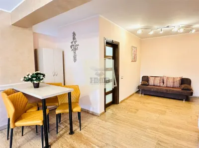 Apartament premium CENTRAL | 2 balcoane | 2 bai | 75mpu - foto 4