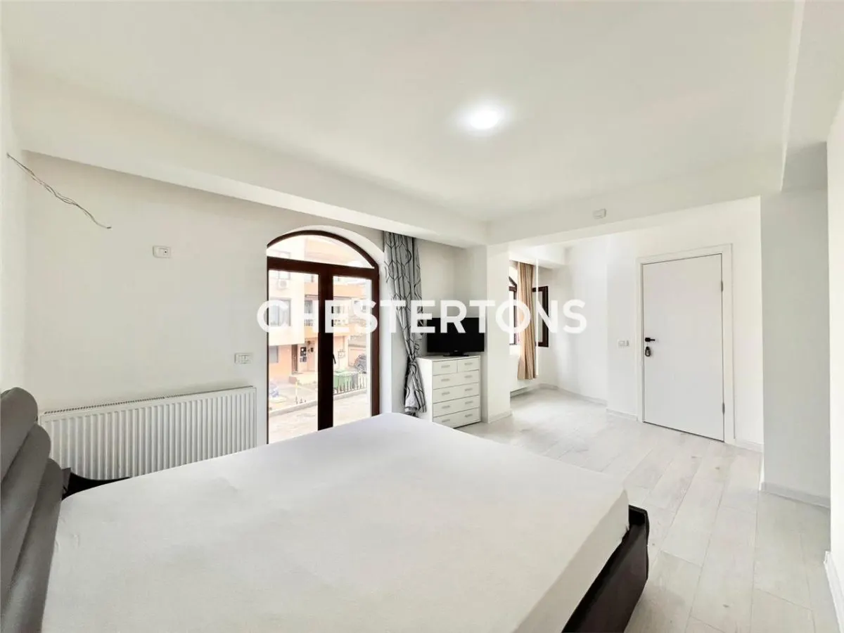 Vila lux cu arhitectura deosebita in Prelungirea Ghencea - foto 18