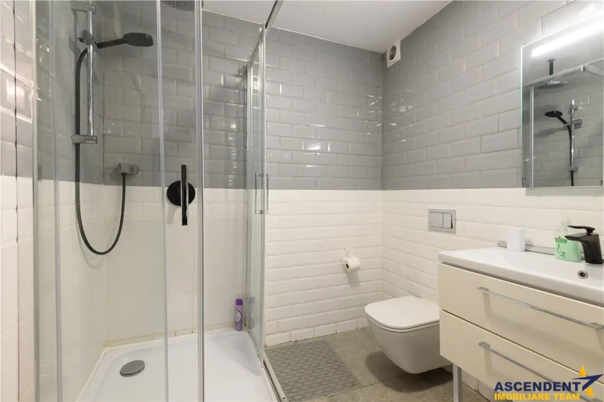 Apartament cu trei unitati locative, baie si bucatarie fiecare, central, Brasov - foto 11