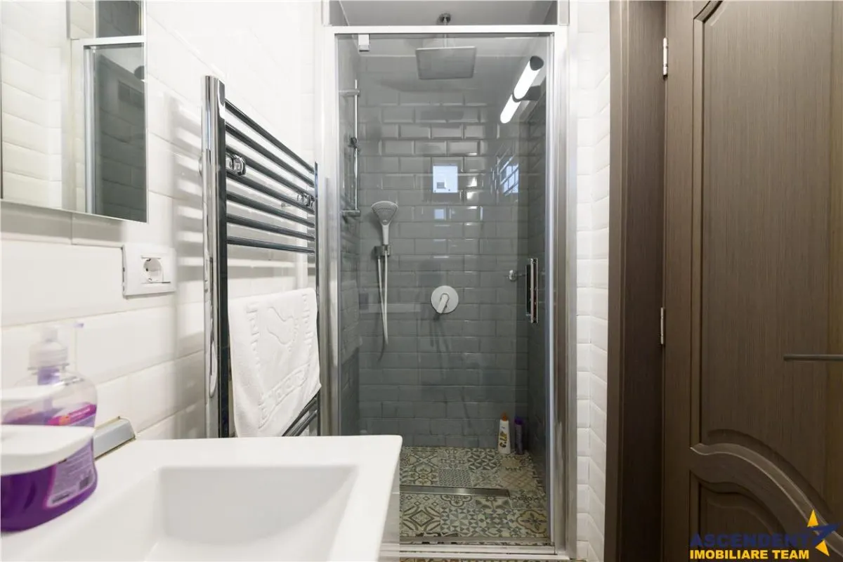 Apartament cu trei unitati locative, baie si bucatarie fiecare, central, Brasov - foto 16
