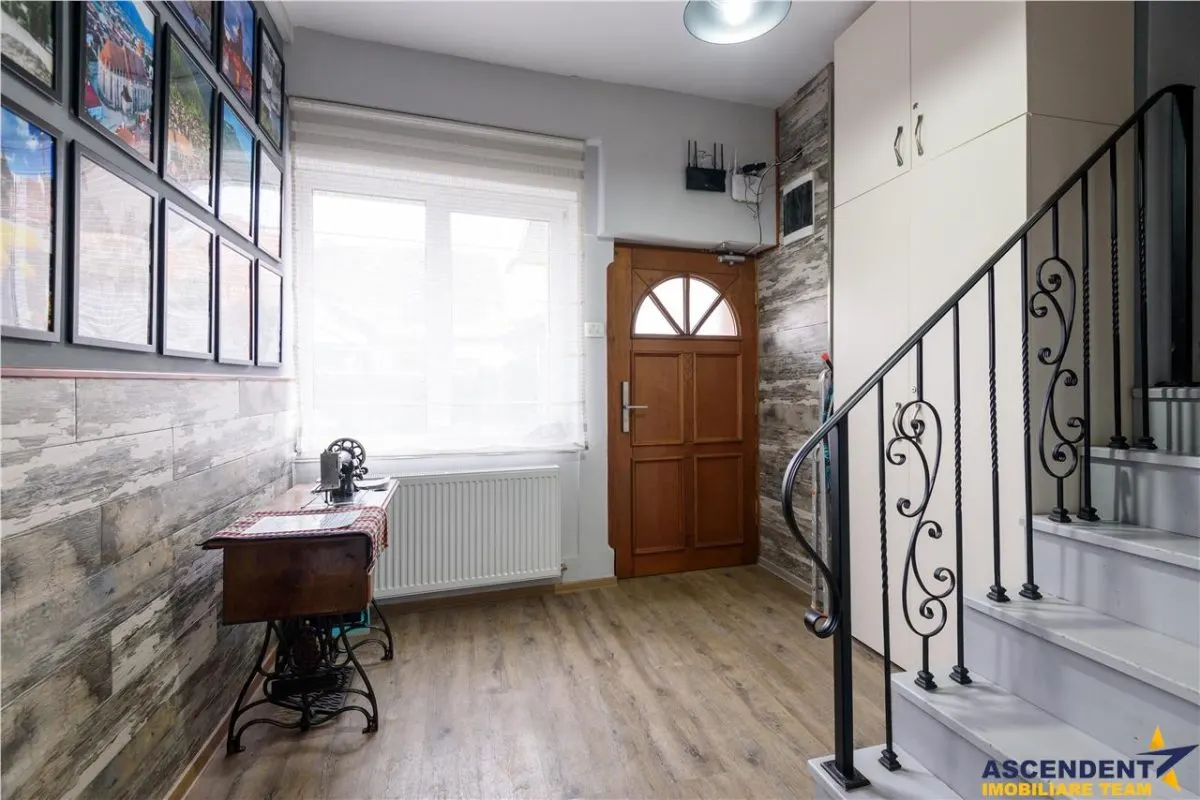 Apartament cu trei unitati locative, baie si bucatarie fiecare, central, Brasov - foto 6