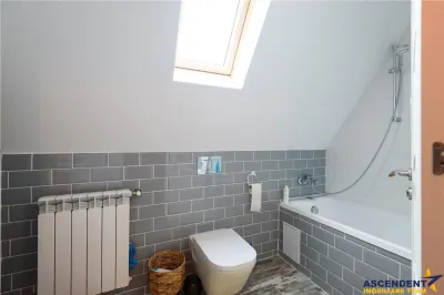 Apartament cu trei unitati locative, baie si bucatarie fiecare, central, Brasov - foto 9
