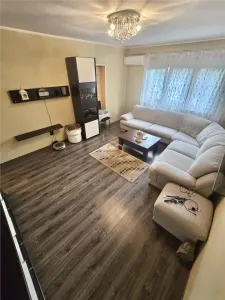 Apartament cu 4 camere in Piata 25 Octombrie | Etaj 3 - foto 2