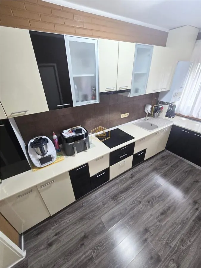Apartament cu 4 camere in Piata 25 Octombrie | Etaj 3 - foto 4