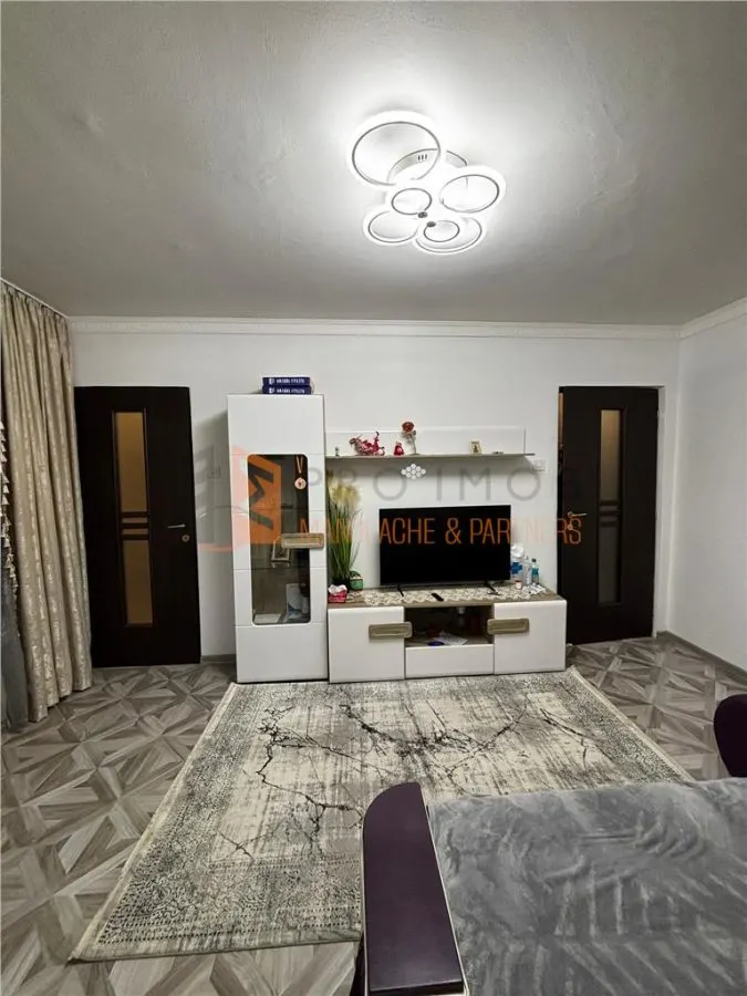 Apartament 2 camere cf 2 semidecomandat zona Micro 14 - foto 1