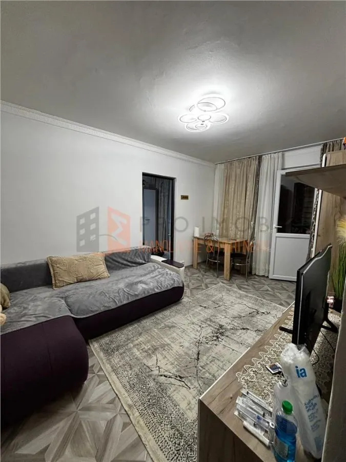 Apartament 2 camere cf 2 semidecomandat zona Micro 14 - foto 2