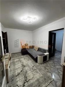 Apartament 2 camere cf 2 semidecomandat zona Micro 14 - foto 3