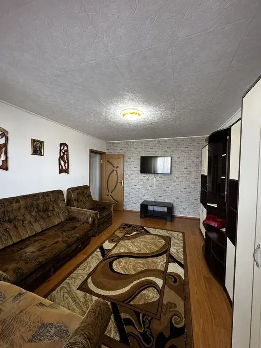 Apartament 3 camere 2 bai cartier Tractorul 65.65 mp - foto 1