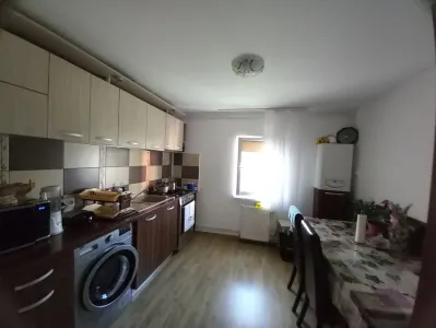 Apartament 2 camere decomandat etajul 1 Tractorul - foto 1