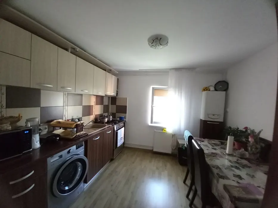 Apartament 2 camere decomandat etajul 1 Tractorul - foto 1