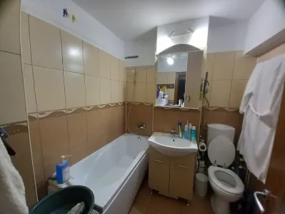 Apartament 2 camere decomandat etajul 1 Tractorul - foto 3