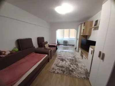 Apartament 2 camere decomandat etajul 1 Tractorul - foto 4